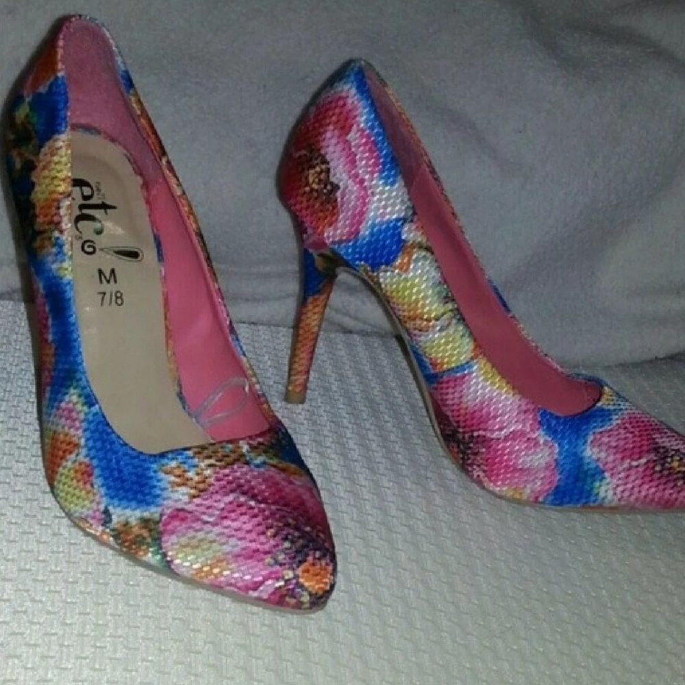 Floral pump heels